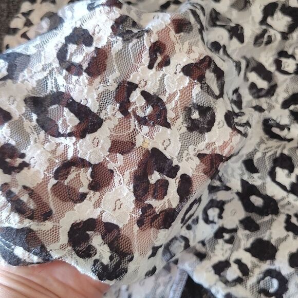 Just Polly White Black Animal Print Short Sleeve Tie Front Lace Top Large NWT - Picture 8 of 10